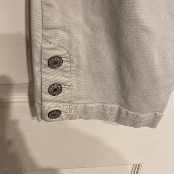 q womens Talbots casual flattering stretch solid beige capris size 16. See note - Picture 2 of 5